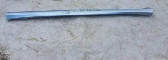 Mercedes-Benz R W251 Front sill (body part) A2516980754