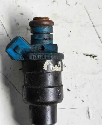 Volvo S70 V70 V70 XC Fuel injector 1389563