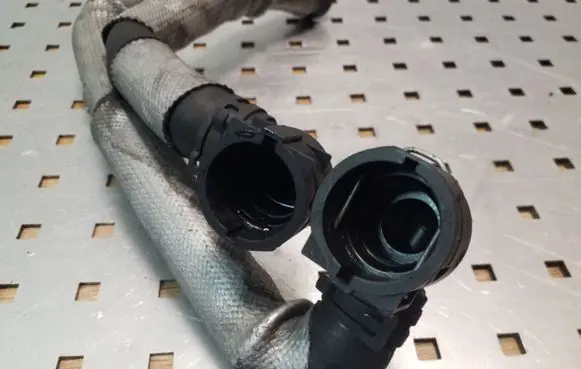 Volkswagen PASSAT B6 Engine coolant pipe/hose 1K0122291J 1K012229H