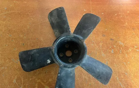 Opel Rekord E2 Fan impeller 8981371