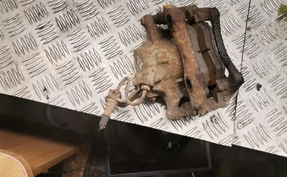 Volkswagen PASSAT B4 Front brake caliper