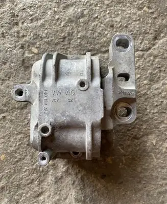 Seat Leon (1P) Engine mount bracket 1K0199262