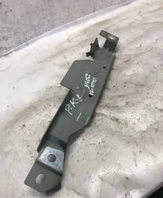 Volvo S90, V90 Fender mounting bracket