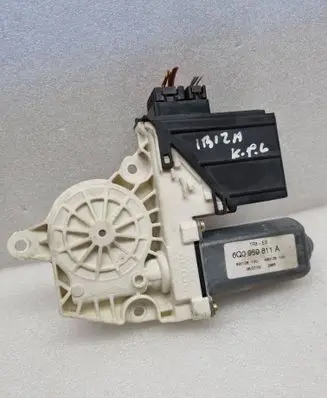 Seat Ibiza III (6L) Rear door window regulator motor 6Q0959811A A90126100 990126100