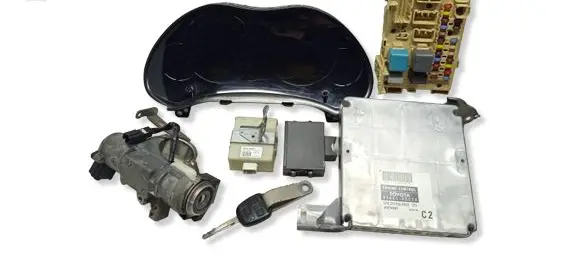 Toyota Avensis T250 Engine ECU kit and lock set 8966105C20