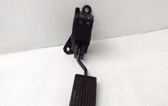 Honda CR-V Accelerator throttle pedal JM14B