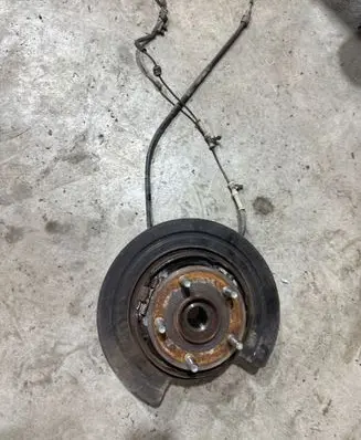 Rear wheel hub