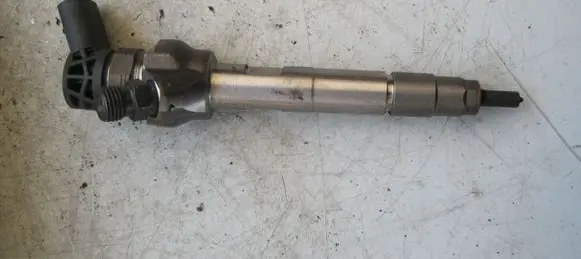 BMW 5 G30 G31 Fuel injector 8514148