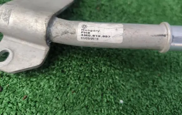 Audi Q7 4M Engine coolant pipe/hose 4M0819857