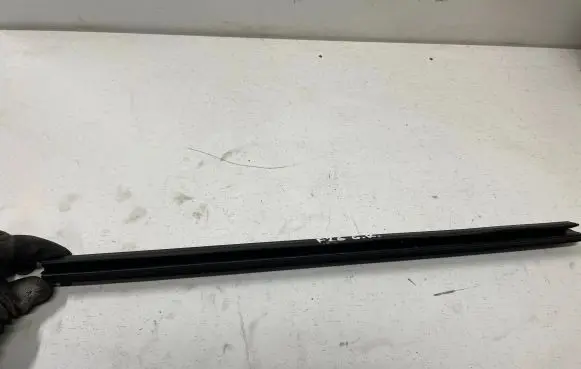 BMW X4 F26 Rubber seal rear door window/glass 7335695