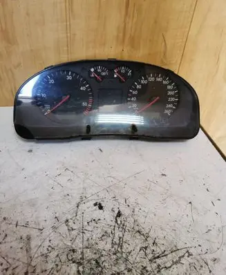 Volkswagen PASSAT B5 Speedometer (instrument cluster) 6033E00336