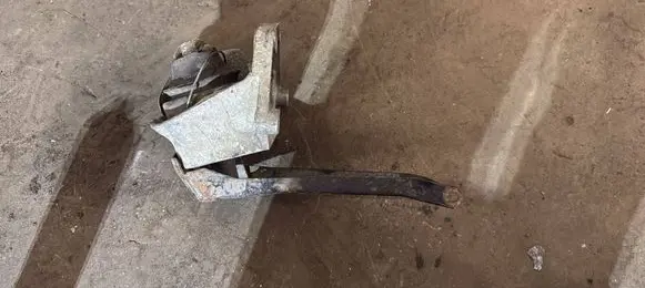 Volvo 850 Engine mount bracket 9465556