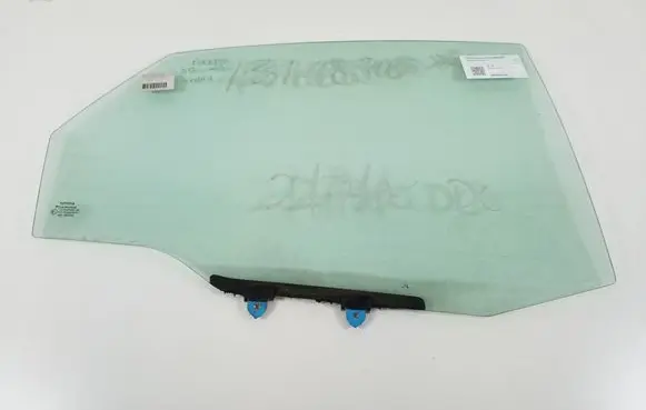 Toyota Avensis T220 Rear door window glass
