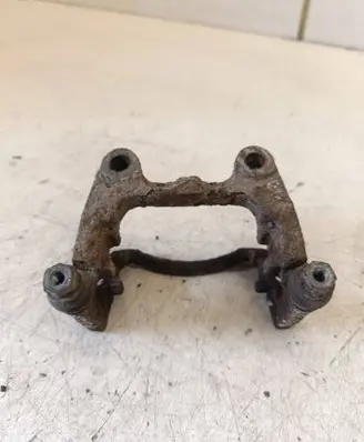 Volkswagen PASSAT B6 Brake caliper pad carrier rear