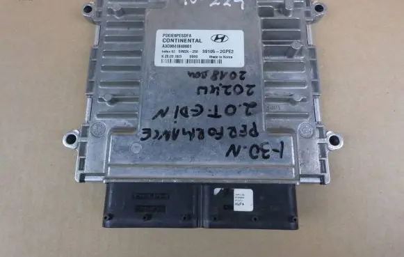 Hyundai i30 Engine control unit/module ECU 391052GPE2 A3C0041840001