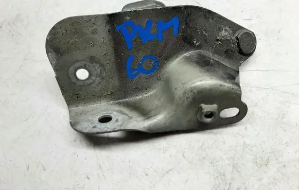 Volkswagen Touareg I Fender mounting bracket 7L6805887