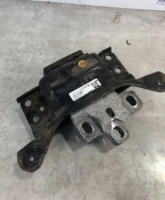 Engine mount bracket