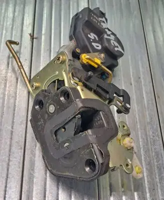 Hyundai Trajet Rear door lock