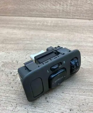 Toyota Yaris Wing mirror switch 174B04