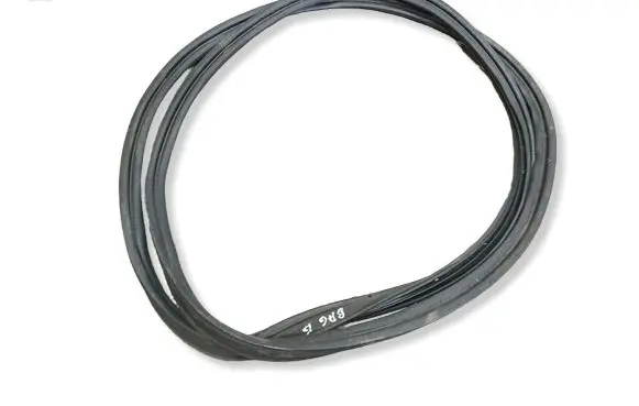 Nissan Qashqai+2 Trunk rubber seal (body) 