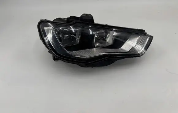 Audi A3 S3 8V Headlight/headlamp 8V0941004A