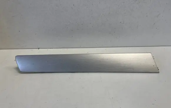 Volkswagen Touareg II Front door trim (molding) 7P6867439C