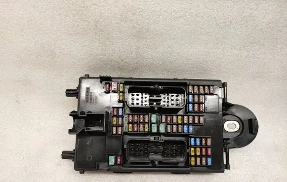 Volvo XC90 Fuse module 32142591