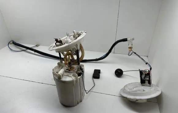 Audi A4 S4 B8 8K Fuel injection high pressure pump 8K0919050F 0003908