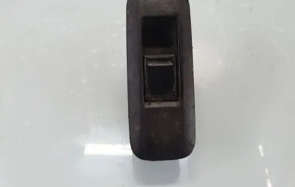 Nissan Primera Electric window control switch 25411AV600 C8DD705N 270904