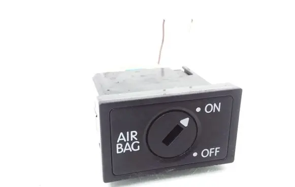 Passenger airbag on/off switch