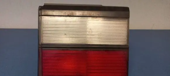 Volkswagen PASSAT B3 Rear/tail lights 333945107