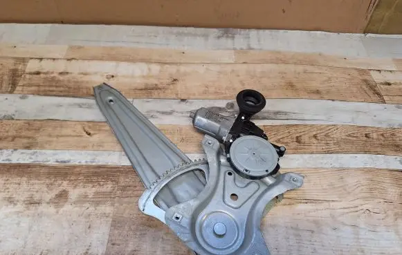 Toyota Auris 150 Rear door window regulator with motor 857200D120 973581100