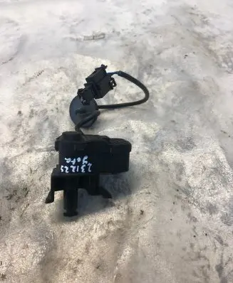 Volkswagen Jetta VI Fuel tank cap lock 5c6810773b