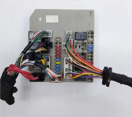 Renault Clio III Fuse module 674654B