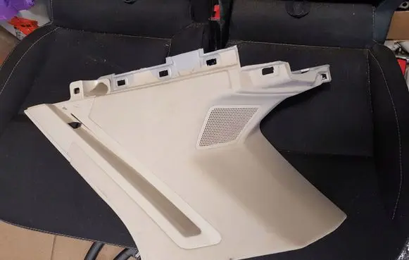 Volkswagen Touareg III (D)pillar trim (top) 760867246L