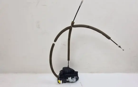 Nissan Qashqai Front door lock 