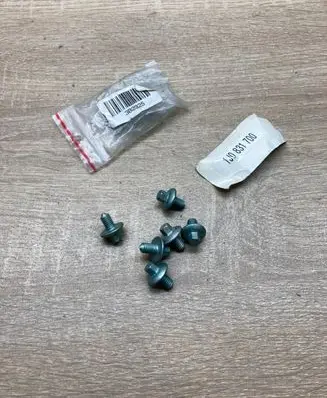 Volkswagen Bora Nuts/bolts 1J0831700 6PCS