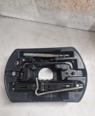 Citroen C4 II Picasso Tool set 