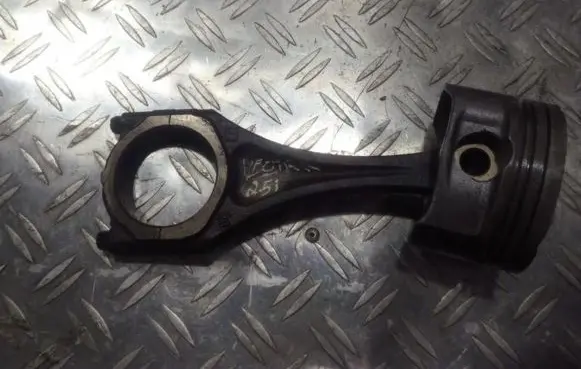 Opel Vectra B Piston with connecting rod
