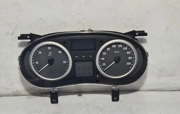 Opel Vivaro Speedometer (instrument cluster) P8200459068
