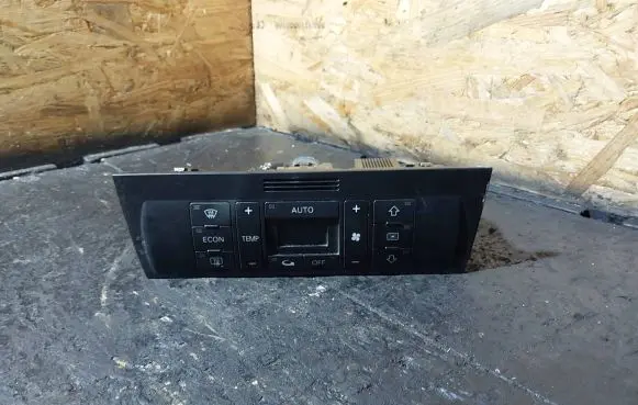 Audi A4 S4 B5 8D Climate control unit 8D0820043Q