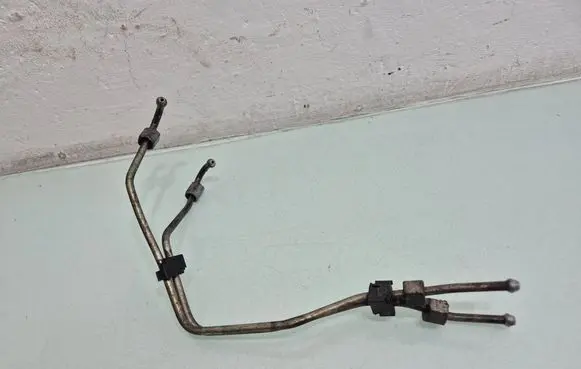 Volvo V50 Fuel injector supply line/pipe 
