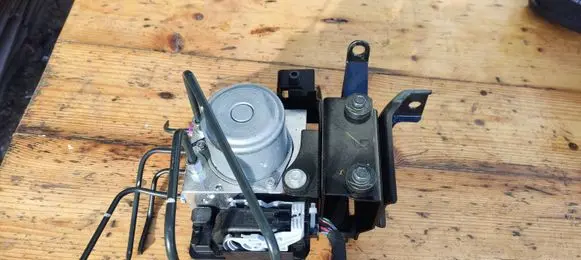 Hyundai Ioniq ABS Pump L21081200366 25SE500945