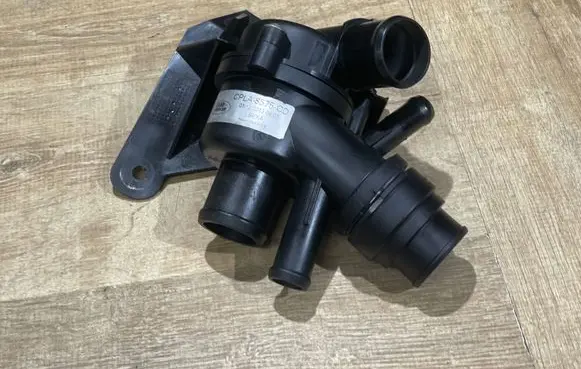 Land Rover Range Rover Sport L494 Thermostat housing CPLA8575CD