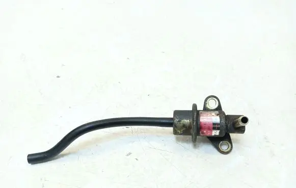 Mitsubishi 3000 GT Valve vacuum MD158457