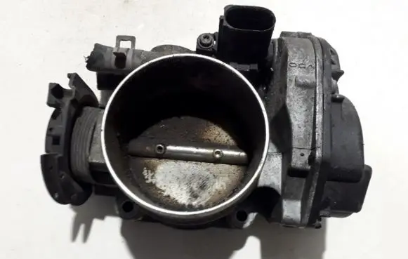 Volkswagen Golf IV Throttle valve 021133066