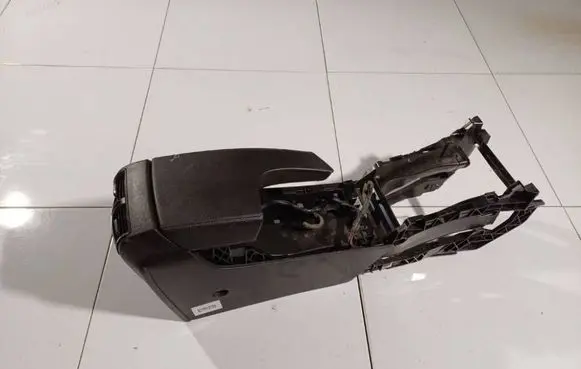Opel Insignia A Armrest 