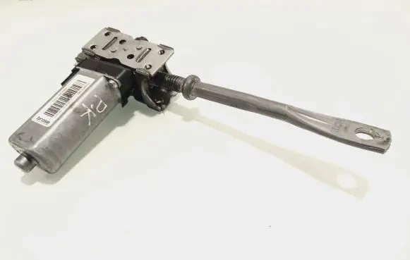 Land Rover Defender Seat adjustment motor C84234100 D397700 C84234-100