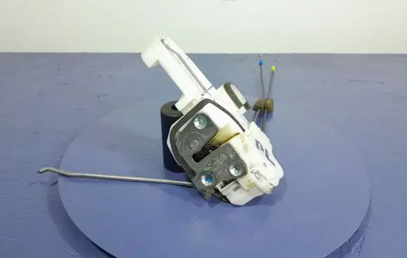 Mitsubishi Outlander Front door lock A047218