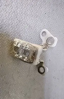Renault Clio III Front door upper hinge 
